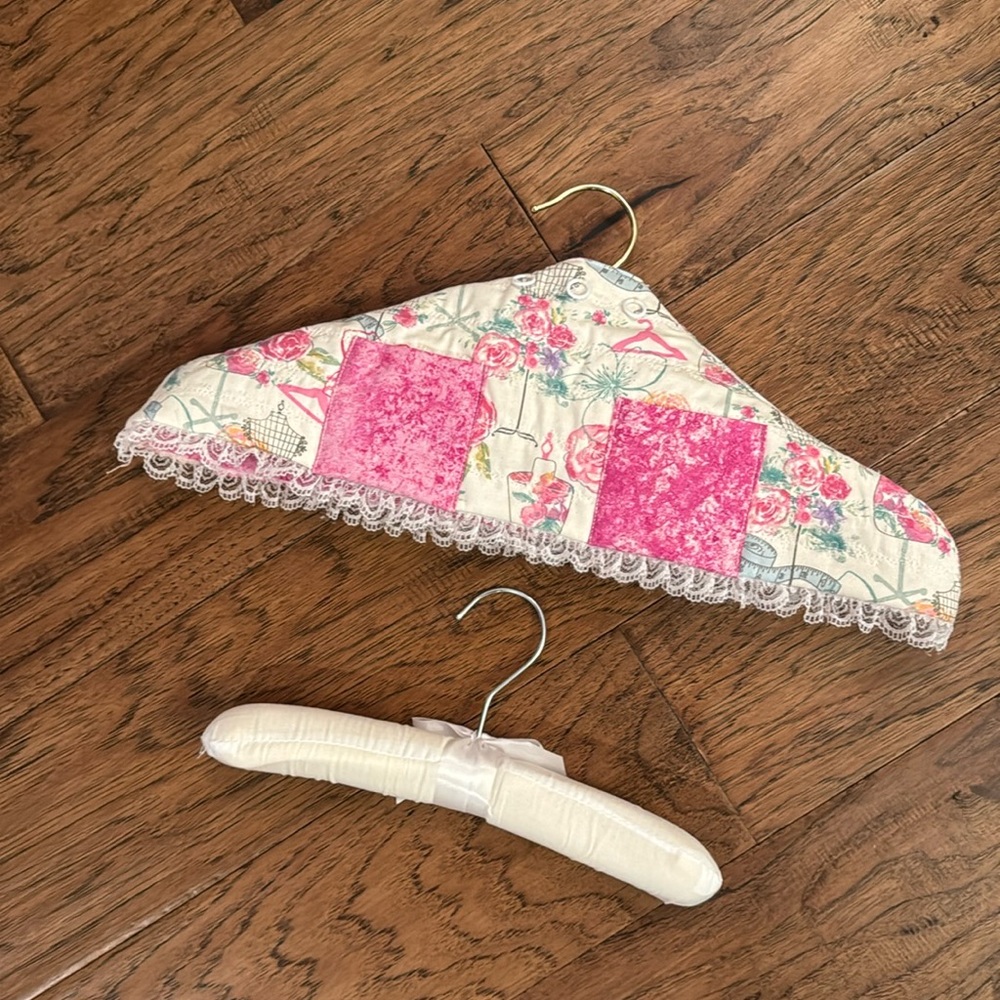 🎉Free w/Bundle Hanger Cover